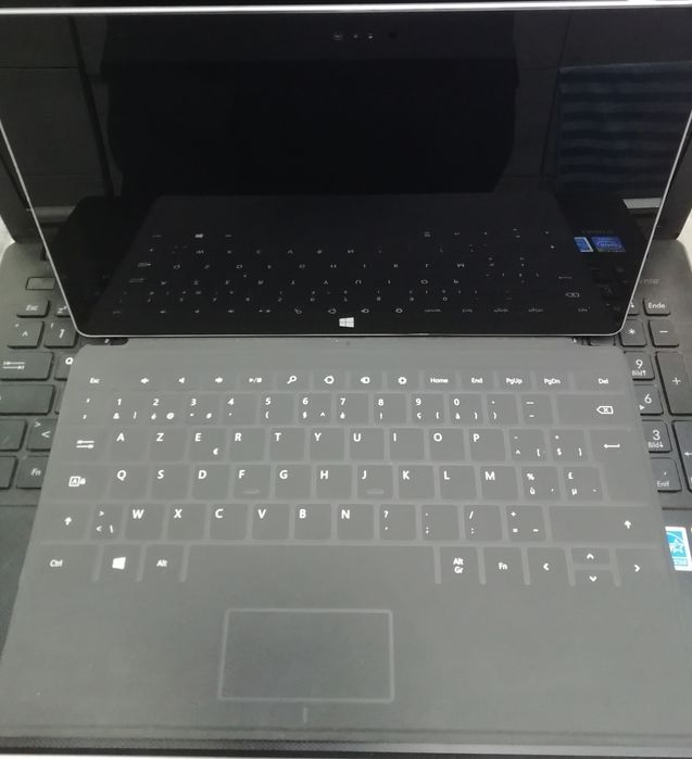 Microsoft Surface RT (model 1572) /Ram 2gb/ssd 32gb.