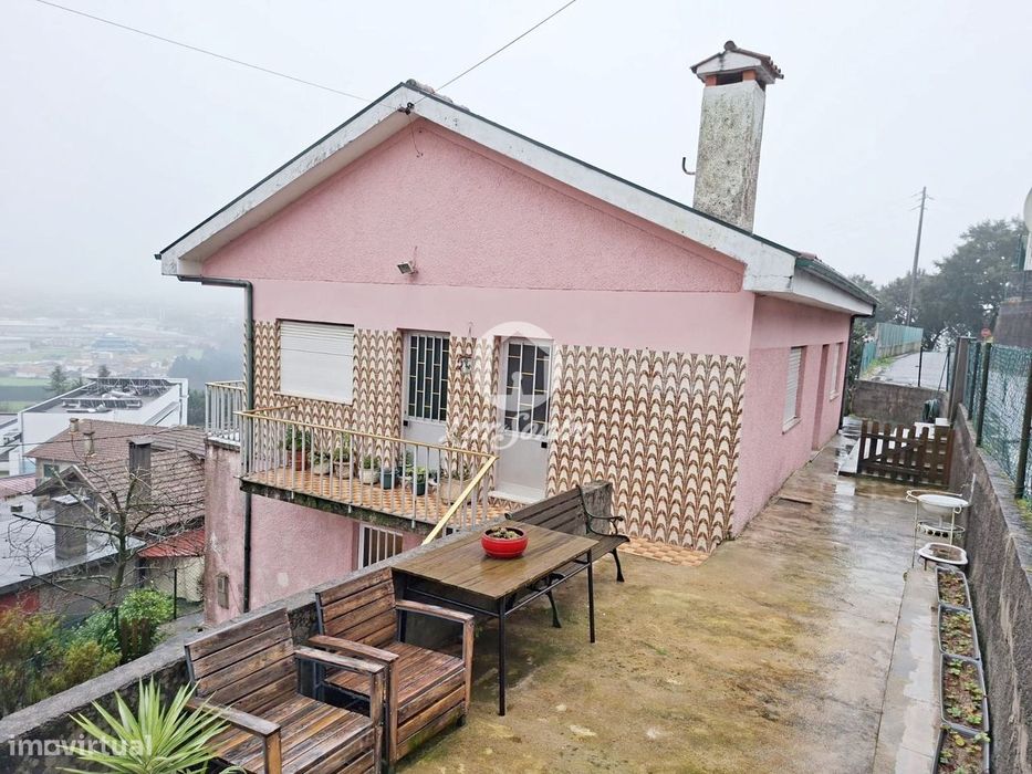 Moradia Bifamiliar  T3+T3 e Garagem para 2 carros em Vale S. Cosme ...