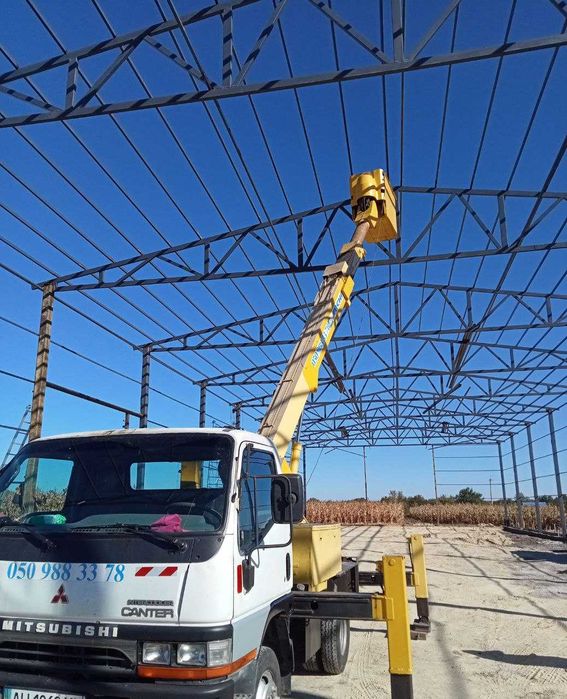 Пропонуємо послуги з обрізки дерев, видалення гілок та стовбурів.