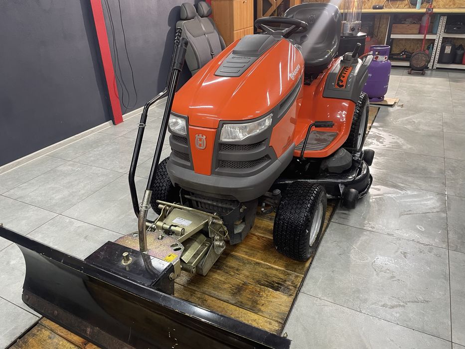 Traktorek Kosiarka Husqvarna YTH 22 plug Tielburger