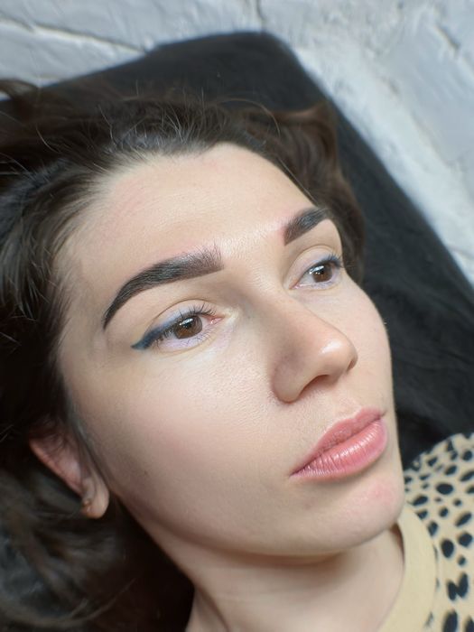 Пудрові брови, акварельні губи, міжвійка