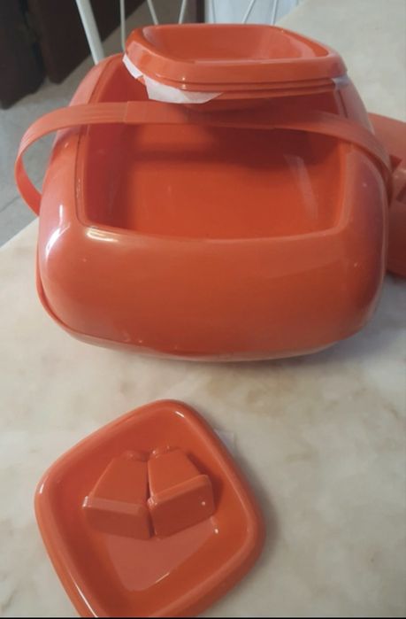 Conjunto de piquenique modular em plástico cor-de-laranja estilo mid-century (anos 70)
