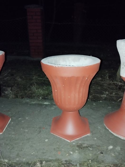 Вази  бетонні вуличні ,