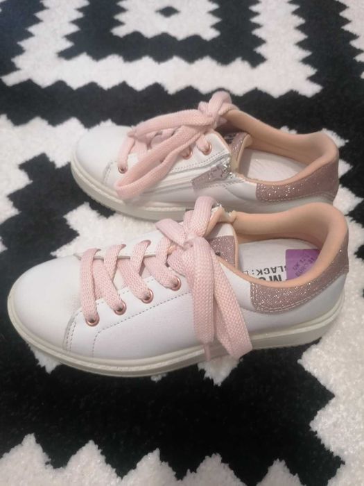 Дитячі кросівки Кросівки для дівчинки . Нові