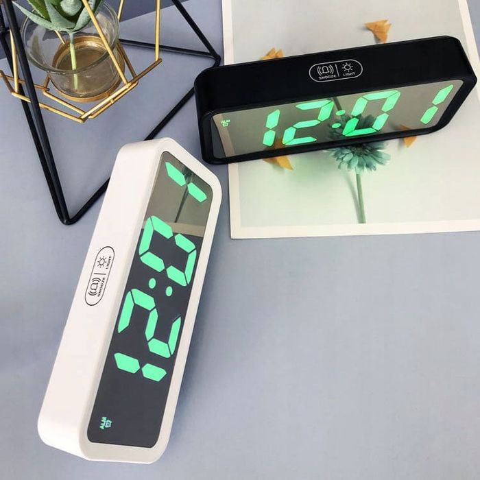 Budzik z termometrem GT087 - Biały, funkcja drzemki, USB, LCD