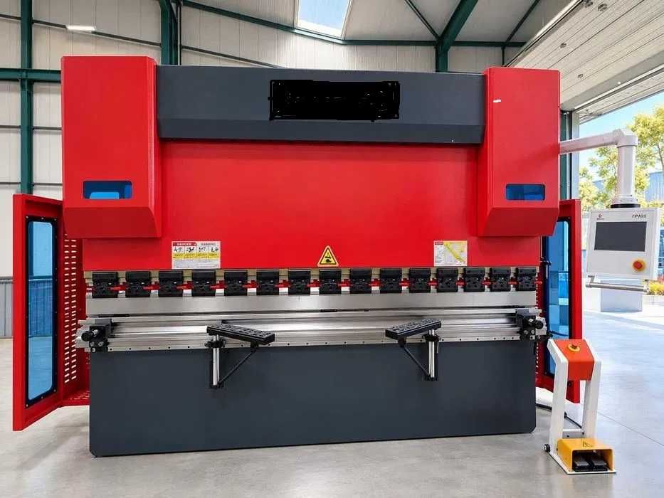 Quinadeira CNCCOLGAR 160T × 3200 mm com sistema NC DELEM TP10S NOVA (912800375)