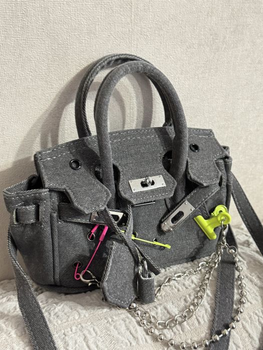 Маленька сумочка у стилі balenciaga з обвісами