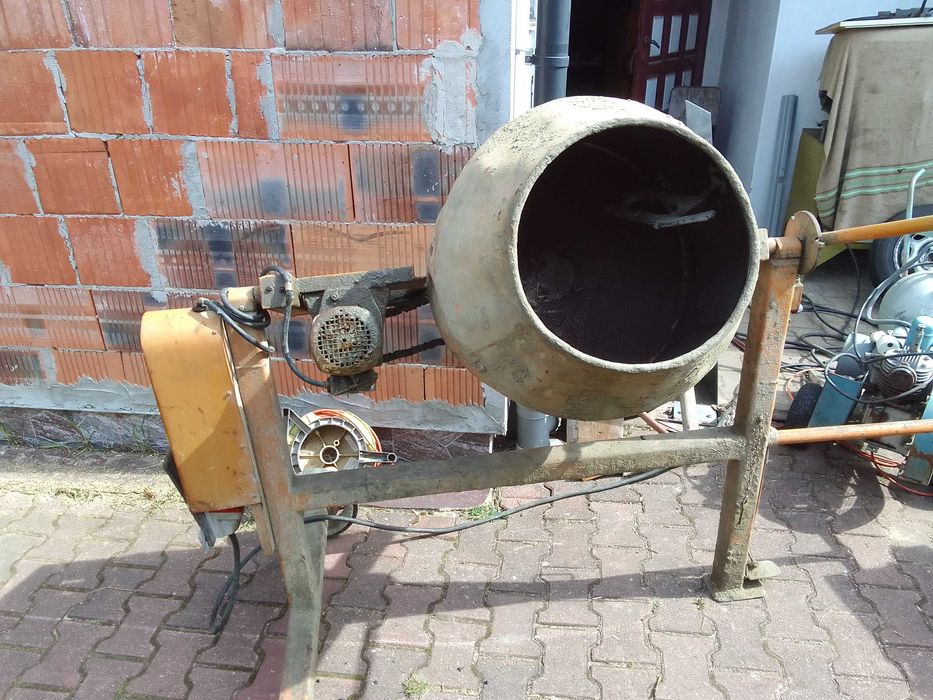 Betoniarka 200L, silnik 380V, obroty lewo-prawo, używana-sprawna.