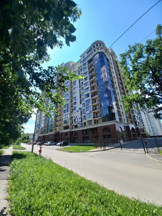 Продам 2 к.кв в ЖК Белый слон, дом бизнес класса с закрытой территорией, подземный  паркинг