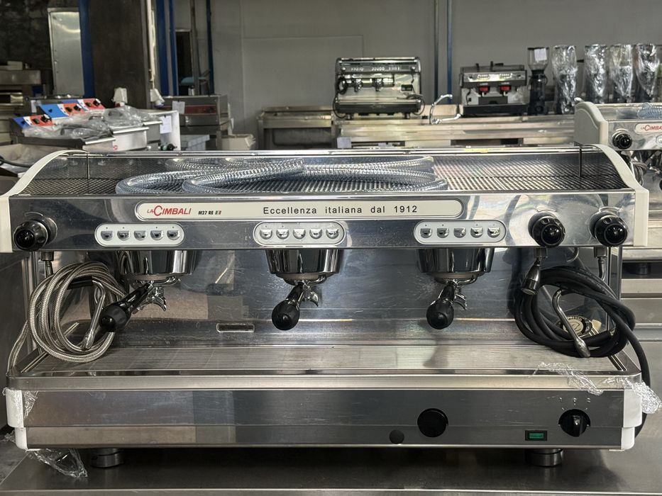 Maquina café industrial La cimbaly M27 três grupos