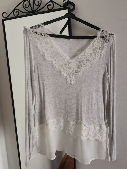 Camisola cinzenta com renda