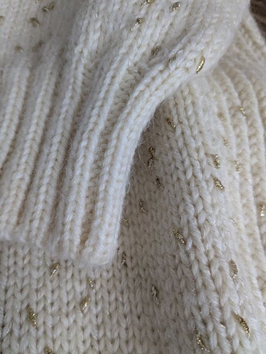 Зимовий довгий светр.