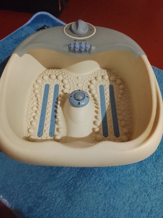 Массажна ванночка,робить бульбашки