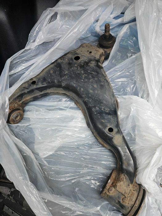 Ричаг нижній лівий Prado 150