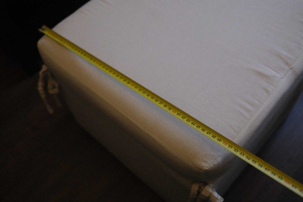 Puff / Apoio de Pés Estofado (50x50cm) – Bege / Creme