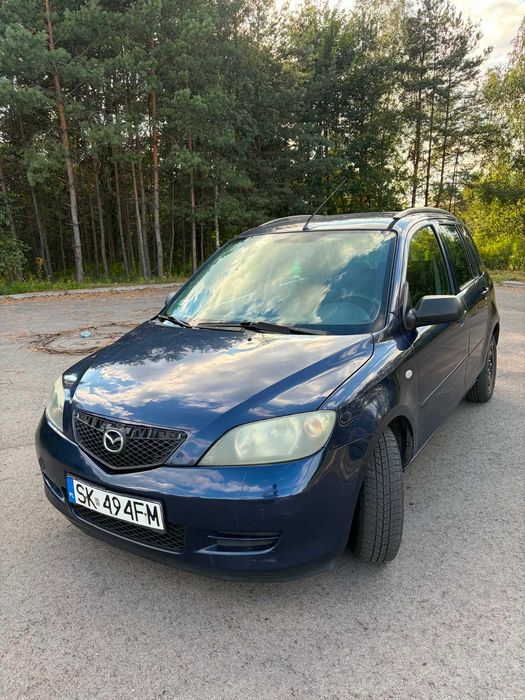 samochód osobowy mazda 2