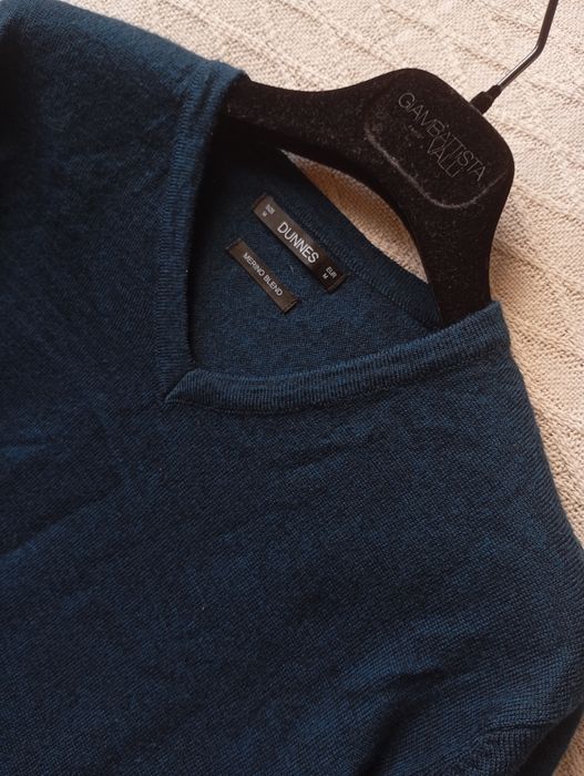 MERINO Blend M granatowy niebieski elegancki sweter z dekoltem w serek