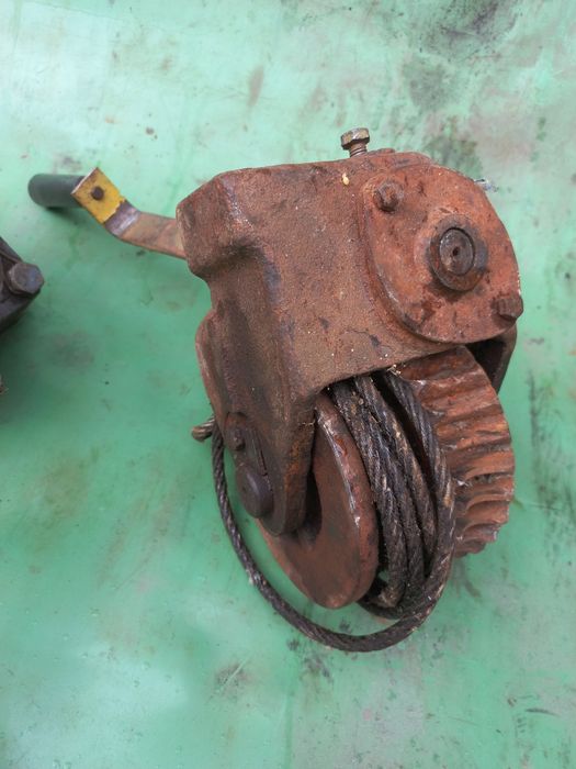 Лебедка ручная червячная