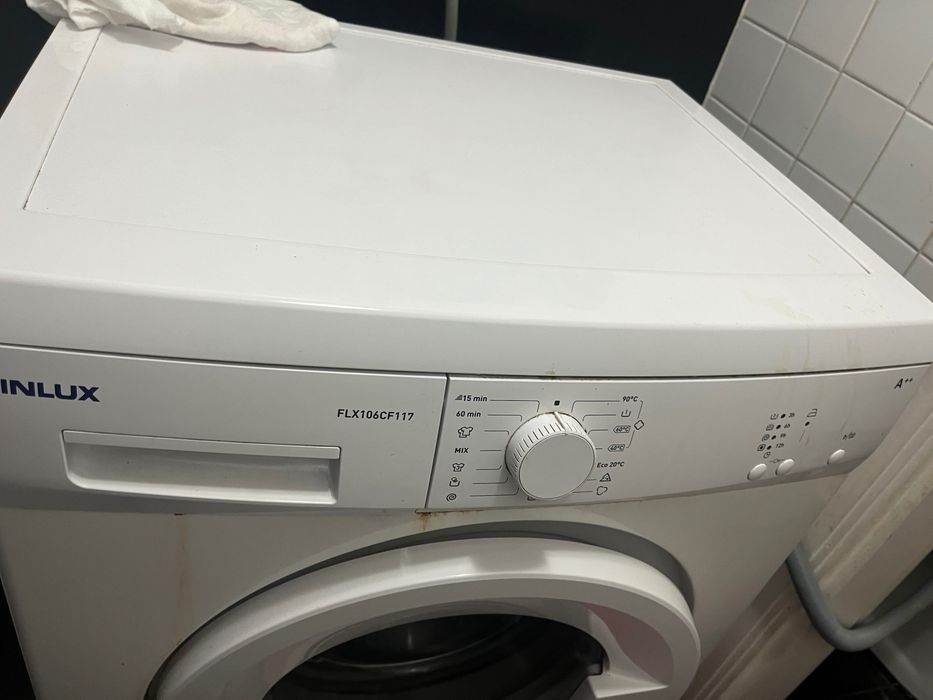 Vendo máquina de lavar roupa e cama de casal completa em ótimo estado