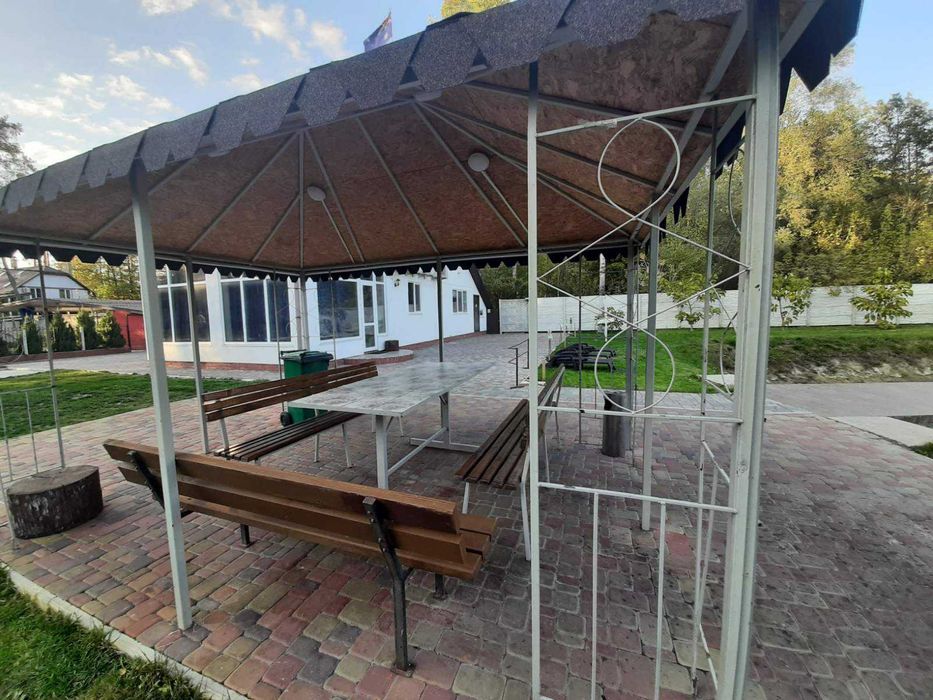 с.Бондарня. Дом 230 кв. Расположен 70 км. от Киева. Генератор.