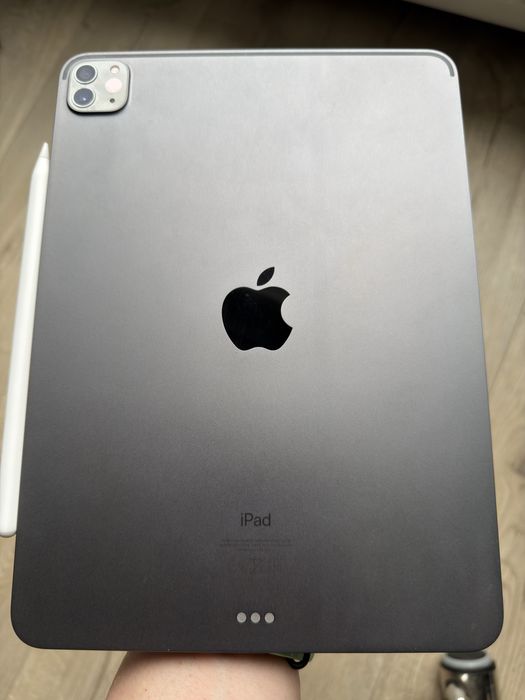 Продам iPad Pro 11” 2020, 256 GB, Wi-Fi, Space Gray, у хорошому стані.