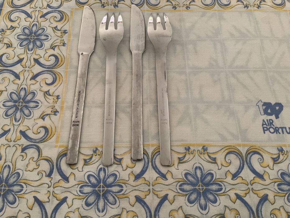 Talheres das companhias aérias Alitalia e Lufthansa