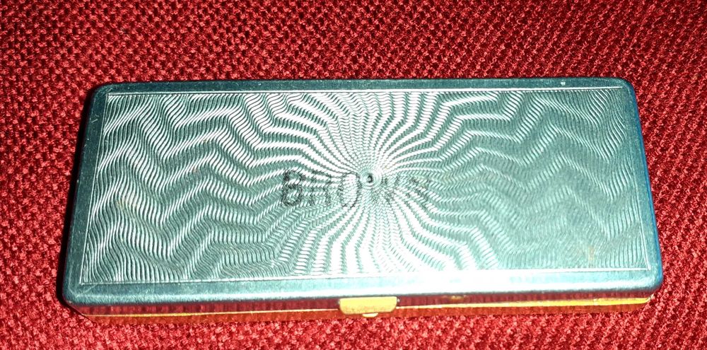 Caixa de Cosmétics N.Y.- U.S.A.