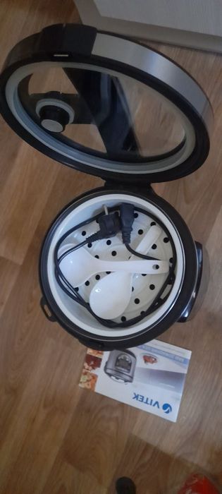 Мультиварка Vitek VT-4272 VK