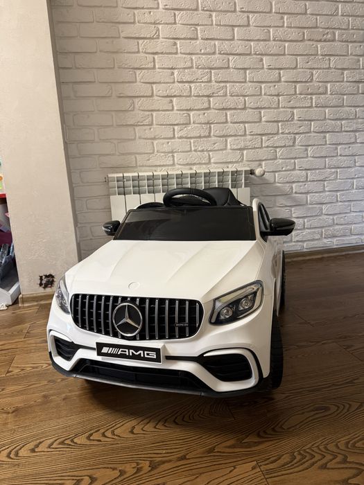 Авто на акамуляторі Mercedes GLC 63S біле