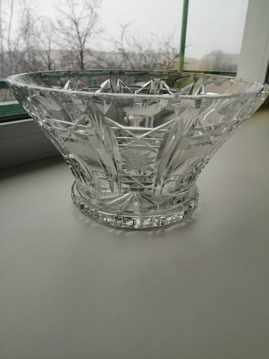 Вазы хрустальные большие.