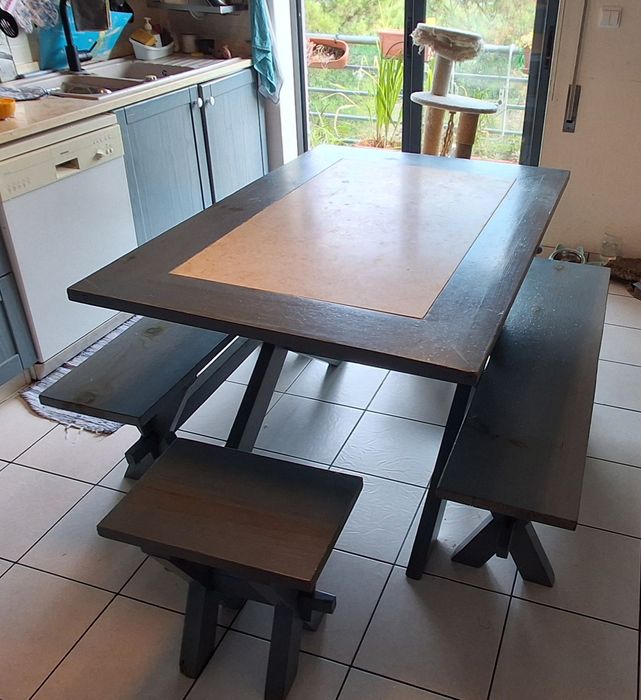 Mesa de Jantar/Cozinha em Pinho Maciço e Mármore + 4 Bancos