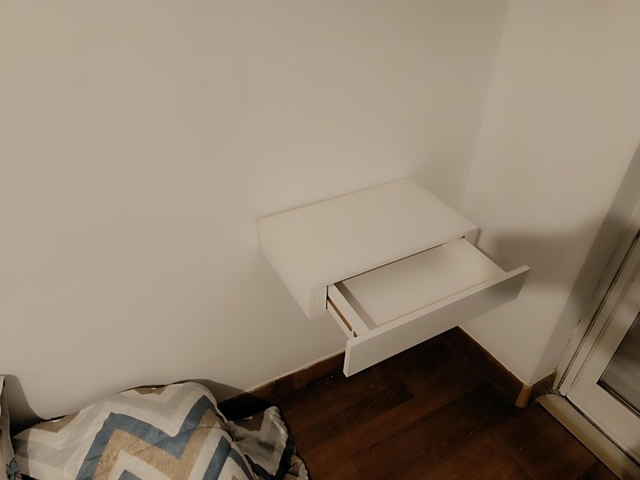 Mesas de cabeceira suspensa