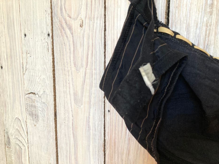 Biustonosz 85D - czarny, złote prążki, fiszbiny, podszewka