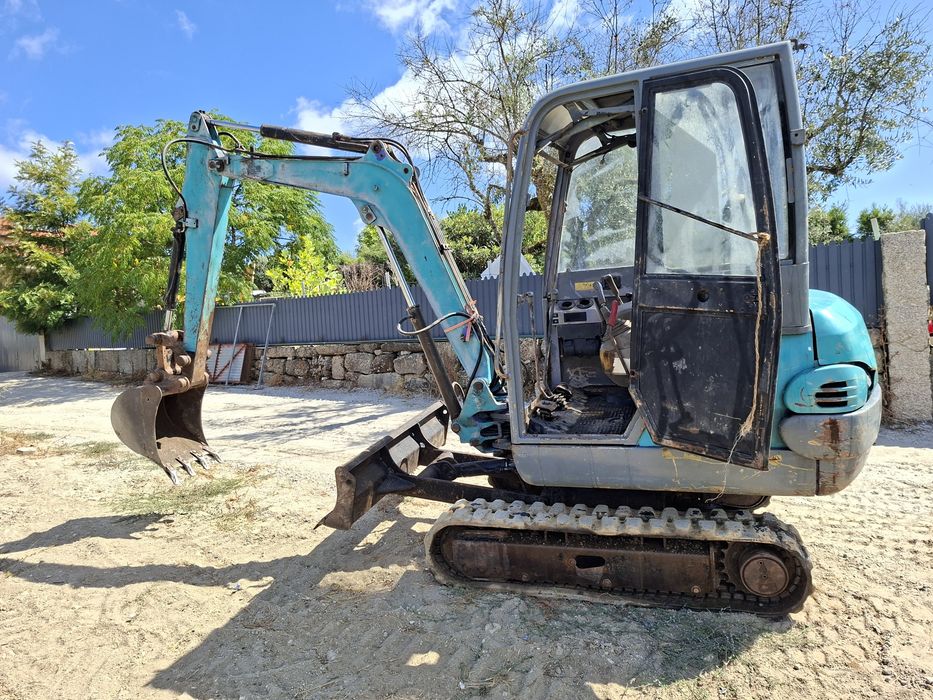 Mini giratória Hitachi