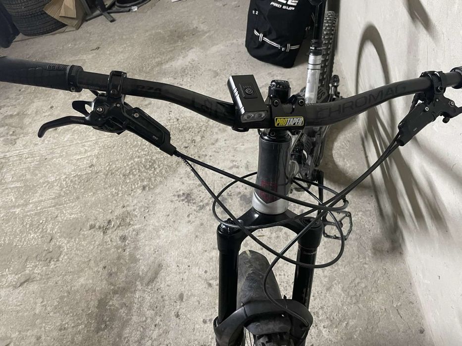 Двопідвісний велосипед COMMENCAL CLASH Race