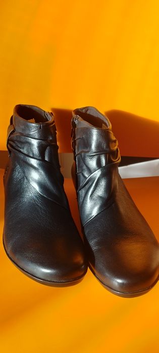 Стильні жіночі черевики фірми Clarks