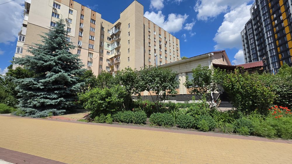 Кімната з ремонтом в центрі Бучі