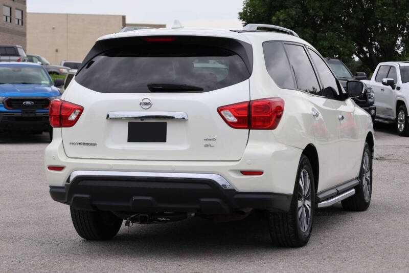 2020 Nissan Pathfinder SL