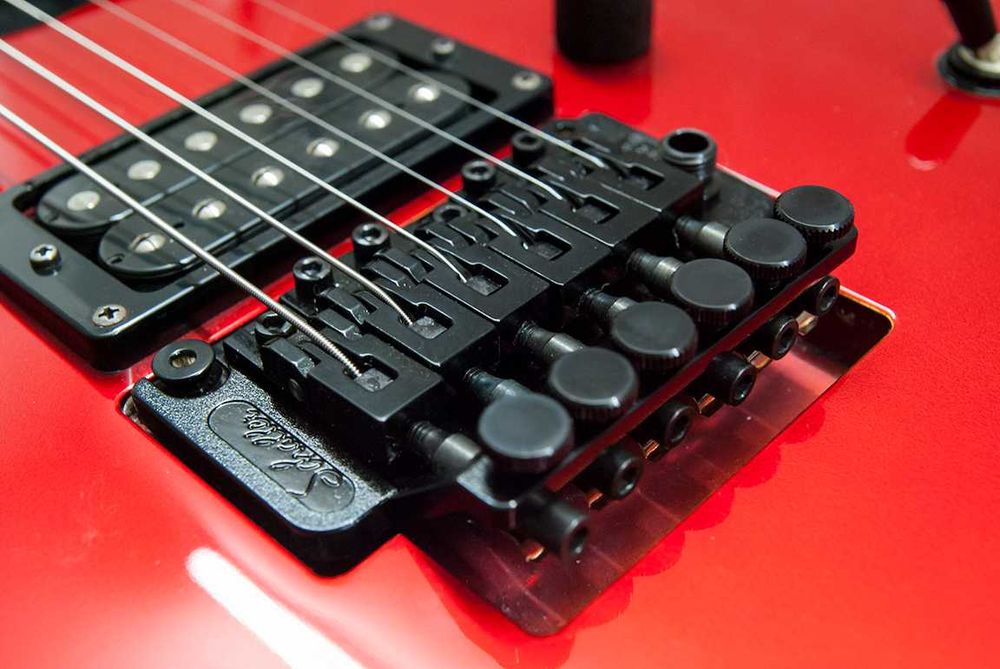 Guitarra Elétrica ESP M-II Deluxe (NOS sem um único risco)