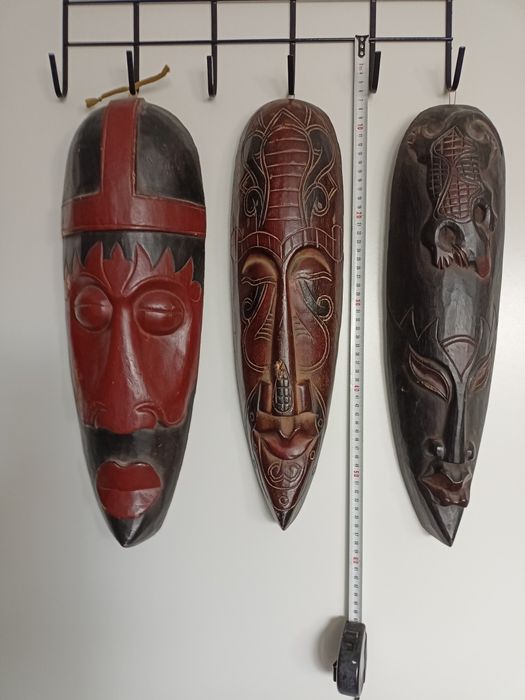 Maski z drewna, egzotyczne.