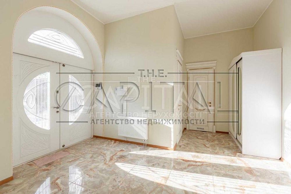 Оренда будинку в центрі міста з басейном!