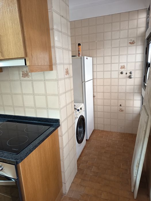 Alugo Apartamento T 3 na rua do Brasil