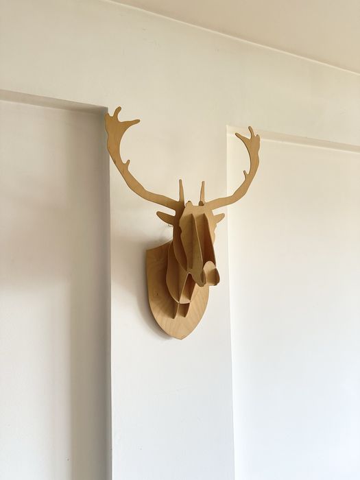 Cabeça de animal em madeira / escultura / decoração