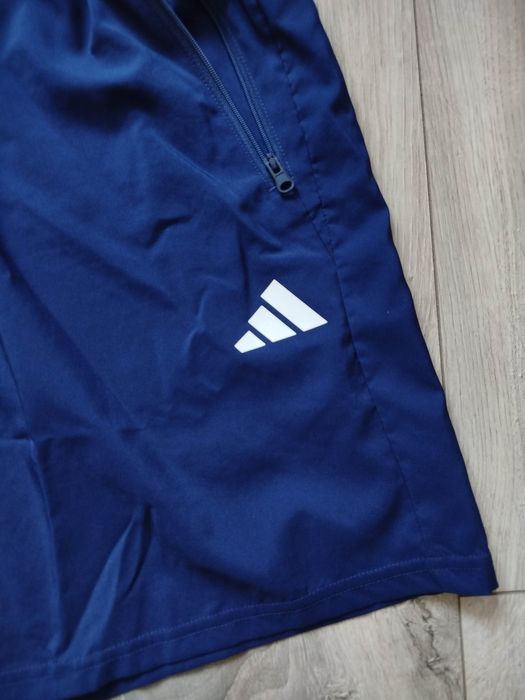 Spodenki Adidas z kieszeniami M/L