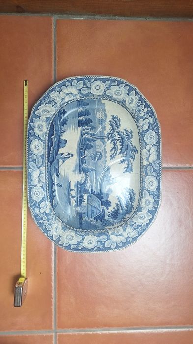 Travessa Staffordshire século 19.