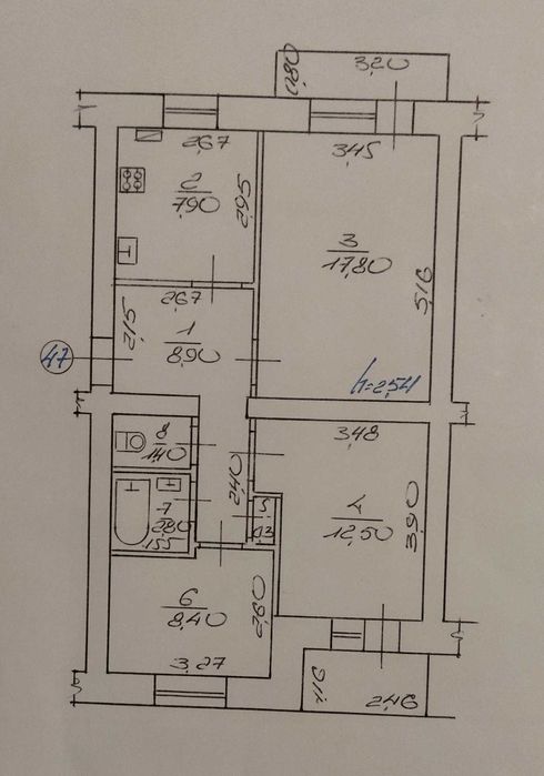 Продам 3-х кімнатну квартиру з індивідуальним опаленням (центр міста)