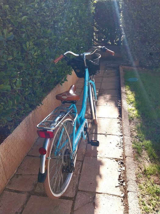 Bicicleta pasteleira, 03 meses de uso, em ótimo estado de conservação.