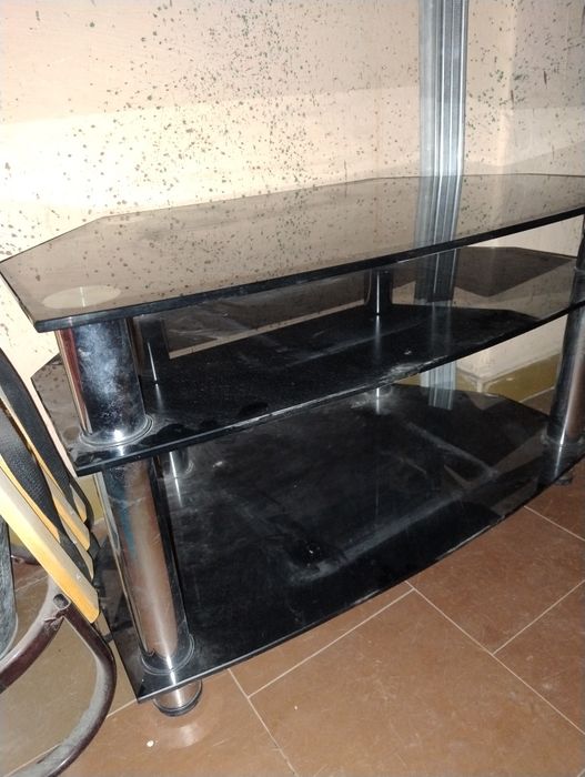 Продаю тумбу стойку для телевизора и апартаменты.