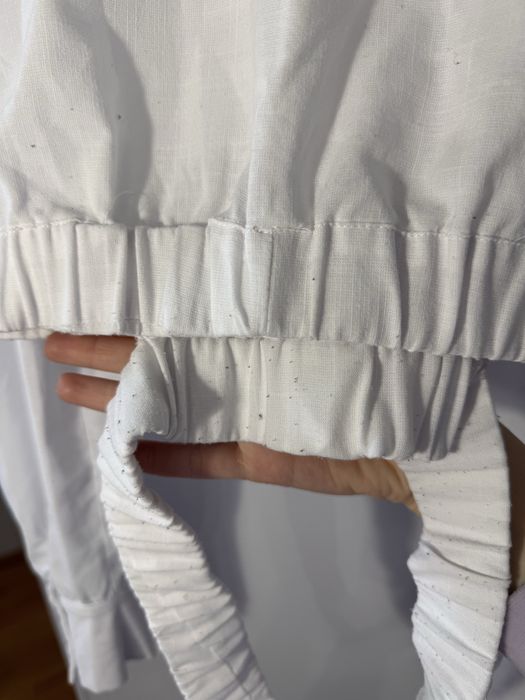 сорочка з поясом та обʼємними рукавами