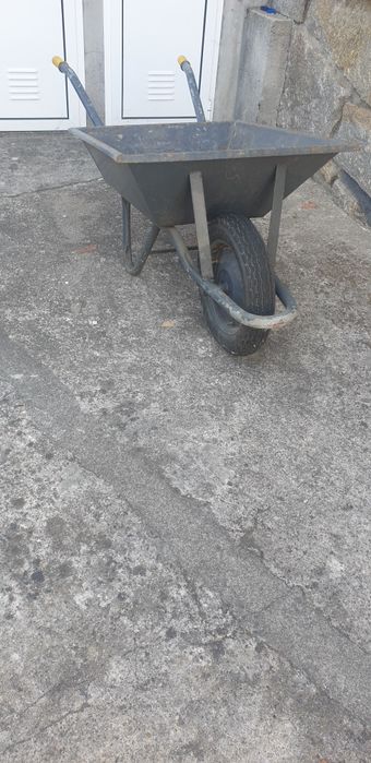 Carro de mão   com uma roda